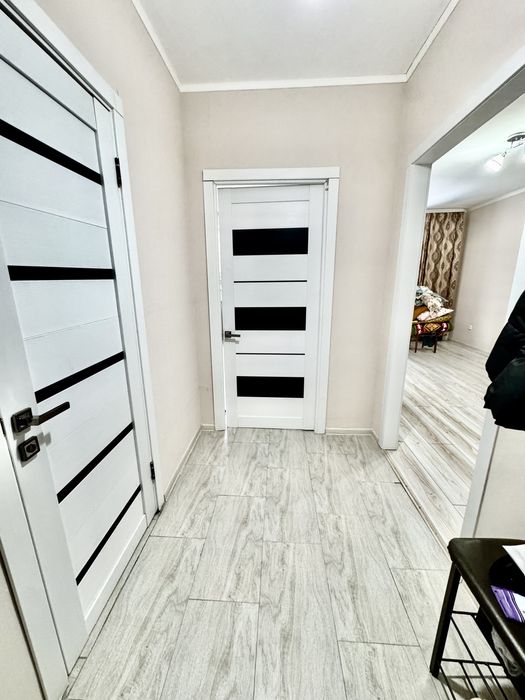 Продается 2 комн квартира в 10 мкр