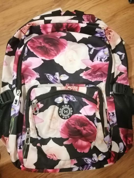 Раница чисто нова