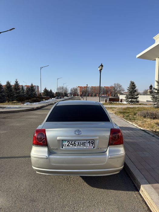 Срочно продам машмну toyota avensis