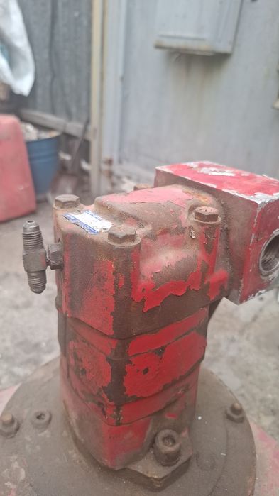 Лебедка от буровой установки.