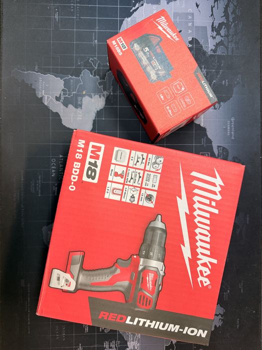 Masina de gaurit Milwaukee M18 si acumulatori