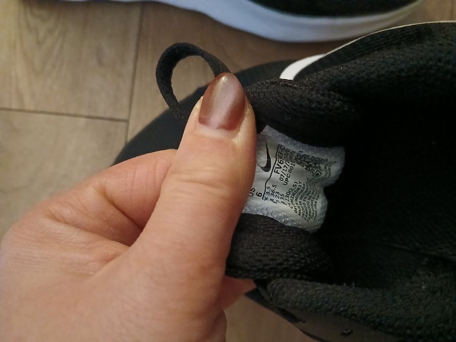 Nike маратонки 361/2 размер