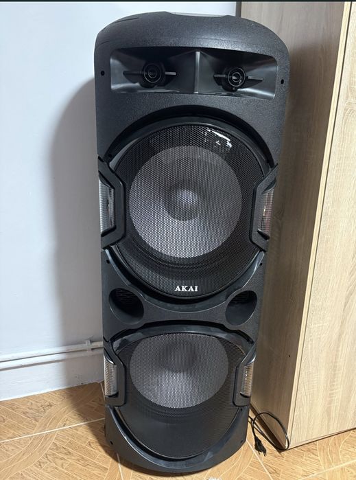 Boxa akai foarte puternica