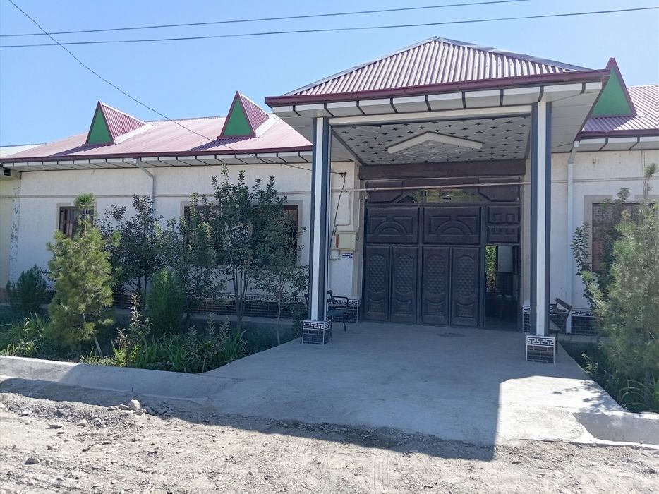 6 so'tiqli hovli sotiladu
