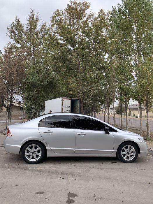 Доп. Опции: электро зеркала, охранная система, растоможена, новые шины