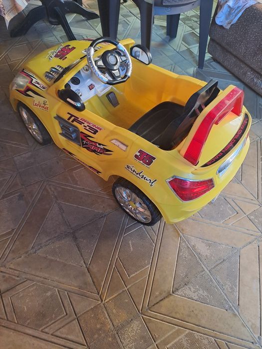 Децка количка     .