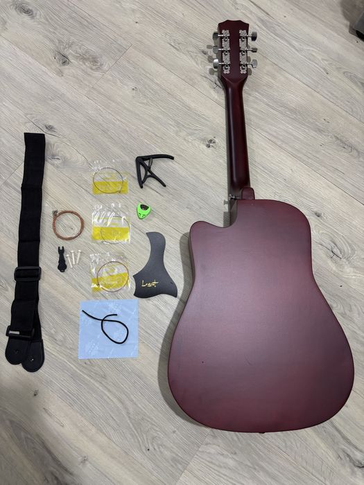 Гитара аккустическая