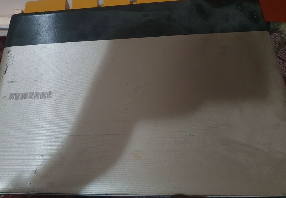 Samsung windows 7 holati yaxshi srochniga  narxini kelishamiz