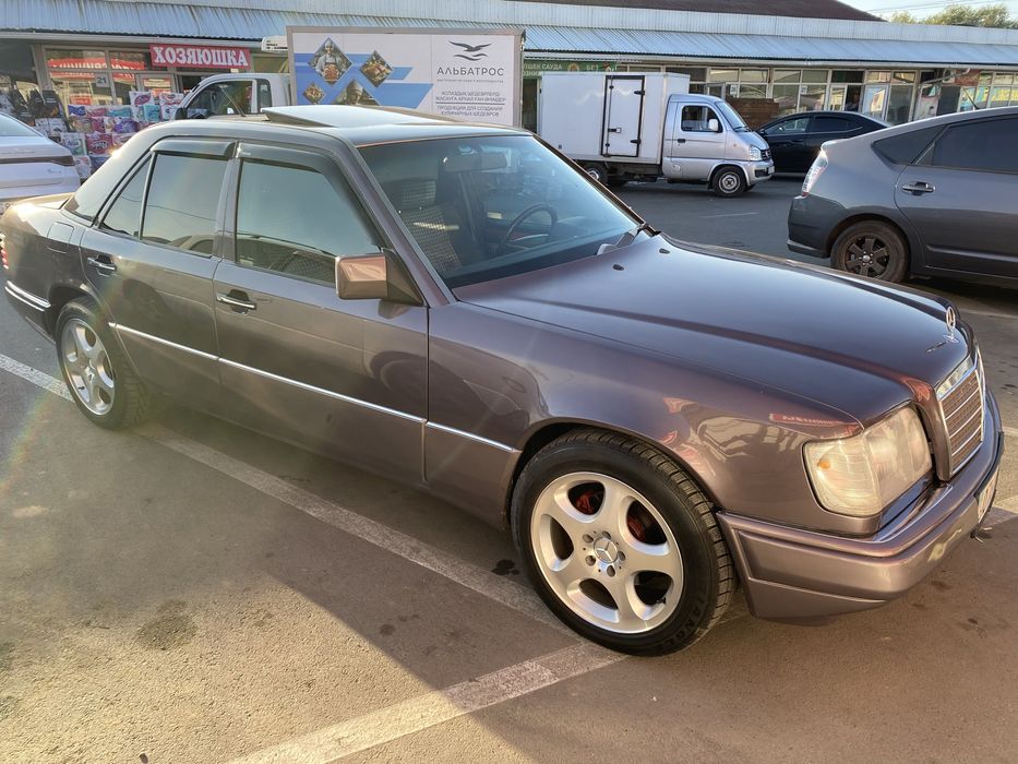 Продается легендарный мерседес е220