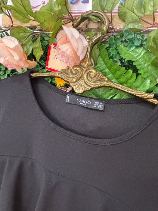 Черна еластична рокля Mango