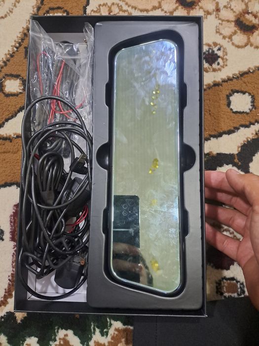 Монитор и видеорегистратор