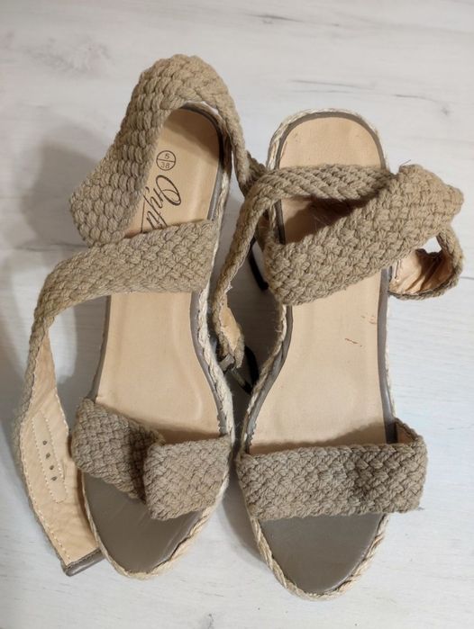 Продам босоножки 36 и 38 размера