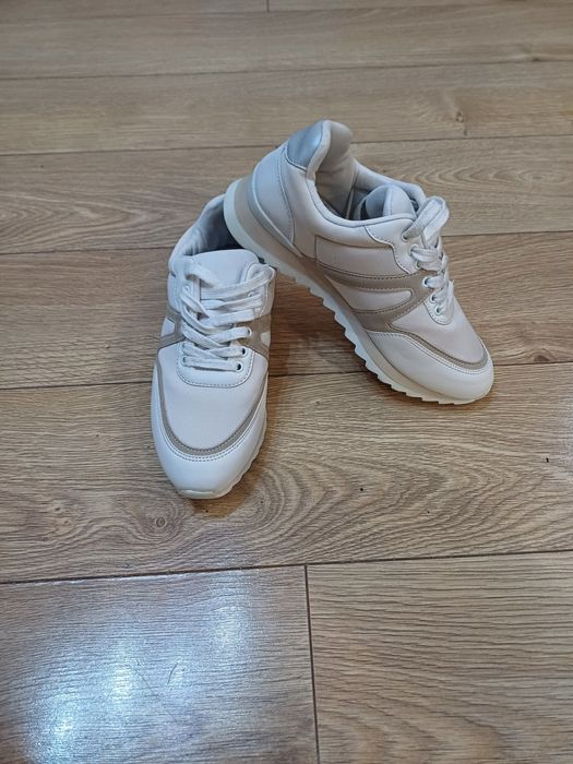 Дамски сникърси, номер 37