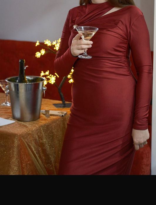 Вечернее платье цвета марсала