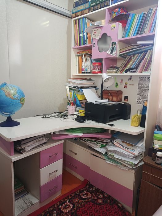 Компьютерный стол, полка