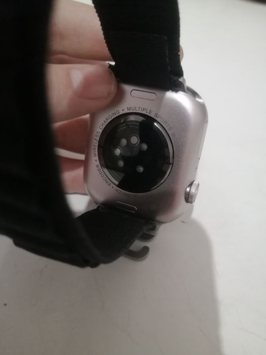 Продам часы (бренд не помню)