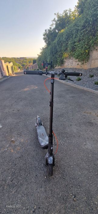 Trotinetă Ninebot F2 Pro, folosită, cu 1160 km pe ea, 40km autonomie