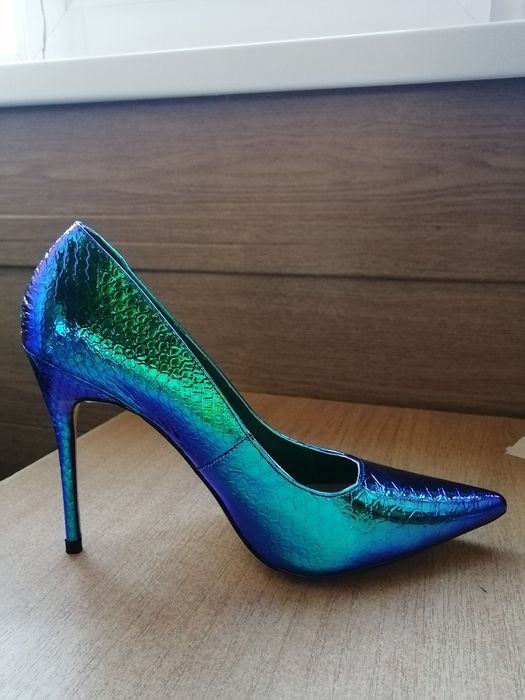 Продам шикарные туфли лодочки