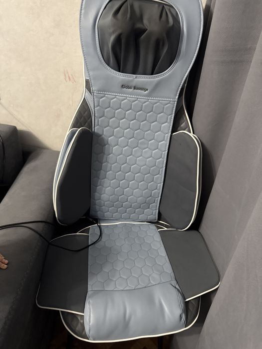 Продам кресло массажер в хорошем состоянии .