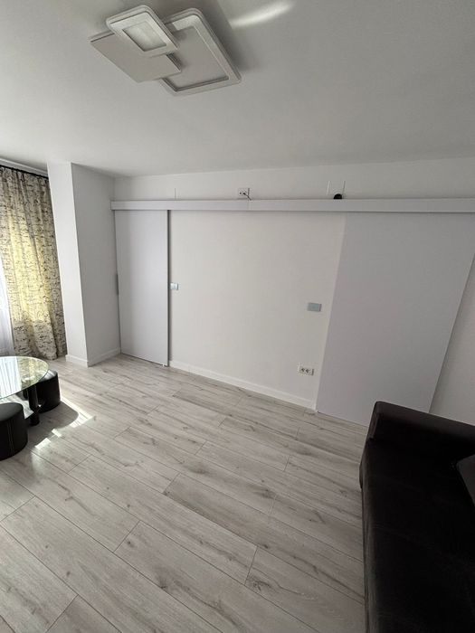 Închiriez garsoniera confort 1