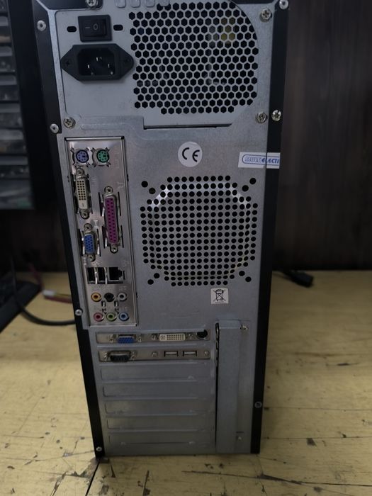 Настолен компютър + подарък