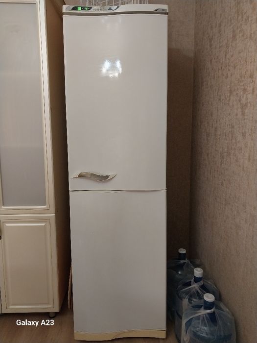 Холодильник б/у работает