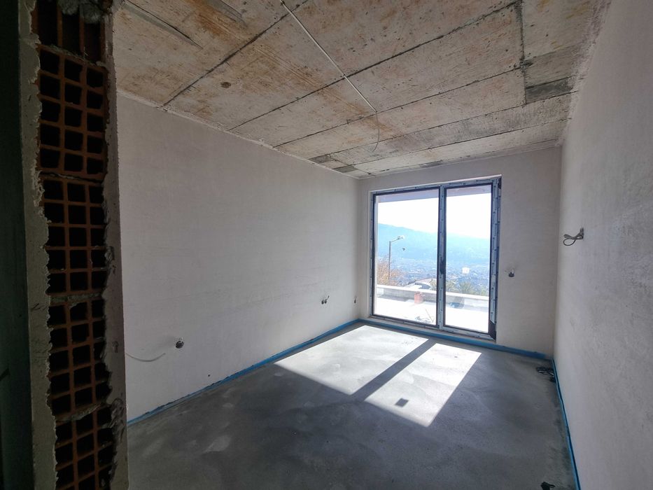 Тристаен апартамент с подово отопление в кв. Баларбаши