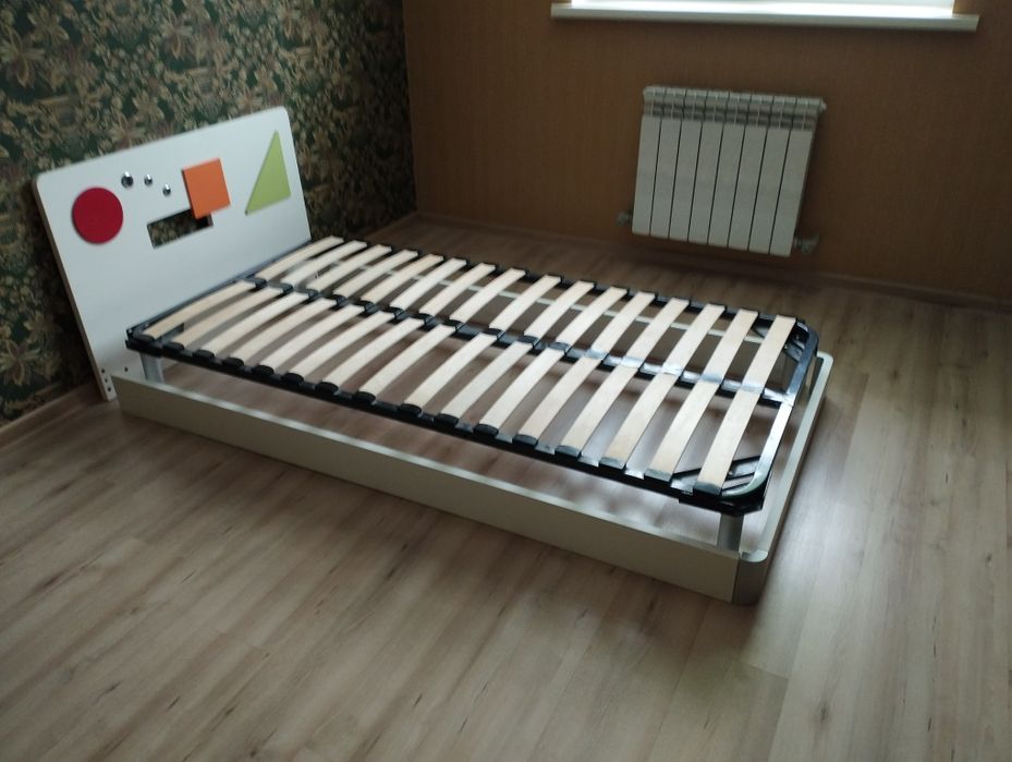 Продам деревянную кровать