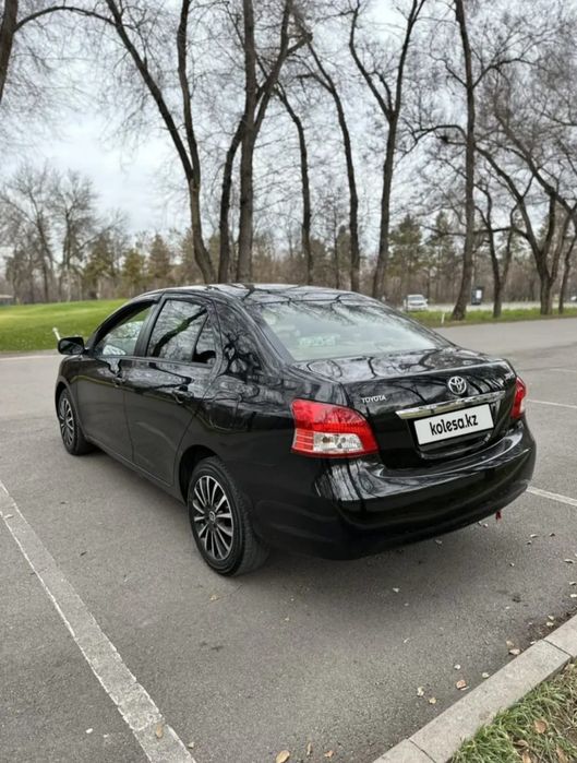 Тойота Yaris 2009