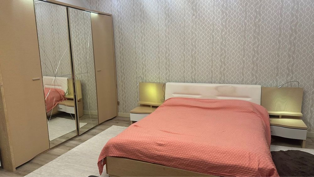 Продается спальный гарнитур