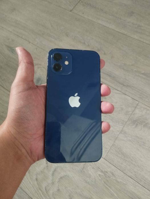 Айфон 12 на 64 Гб синий