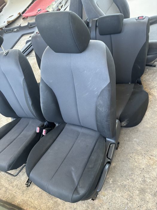 Mazda 2 Мазда 2 салон седалки