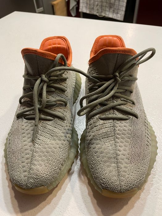 Маратонки adidas x Yeezy Boost.
