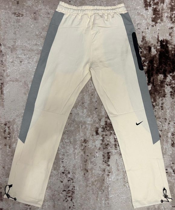 Vând compleu nou de bărbați Nike Tech