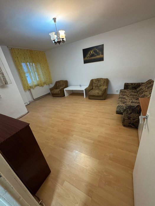 Ofer spre închiriere apartament cu 2 camere in zona 1 Mai, la M-uri