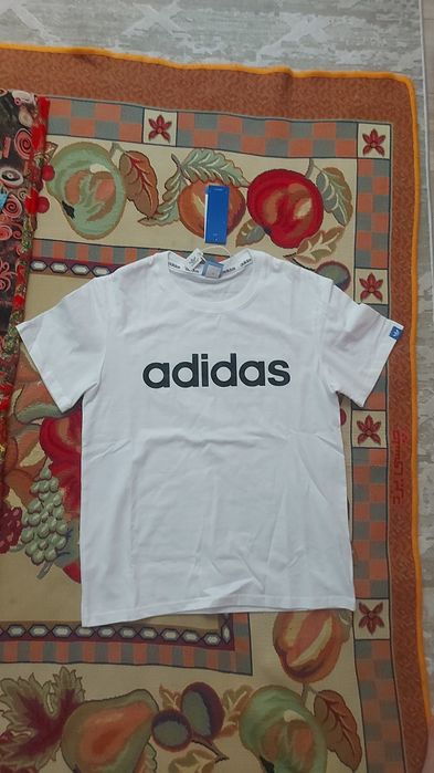 Адидас футболка очень хорошая