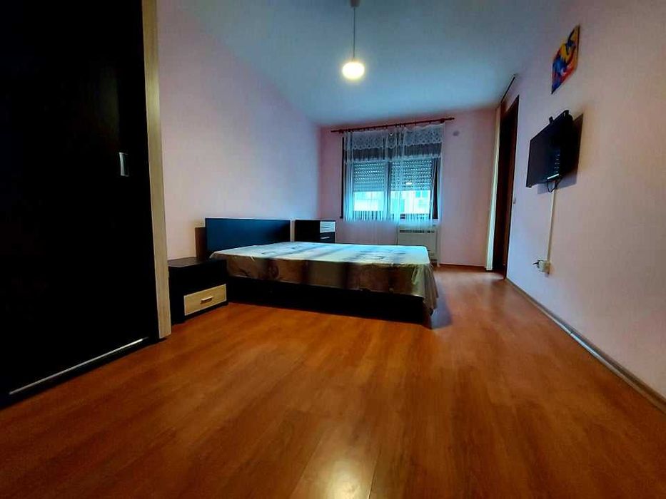 Дава се под наем Двустаен апартамент в Бургас, Център - 80 кв.м за 331.5 € - Снимка #1