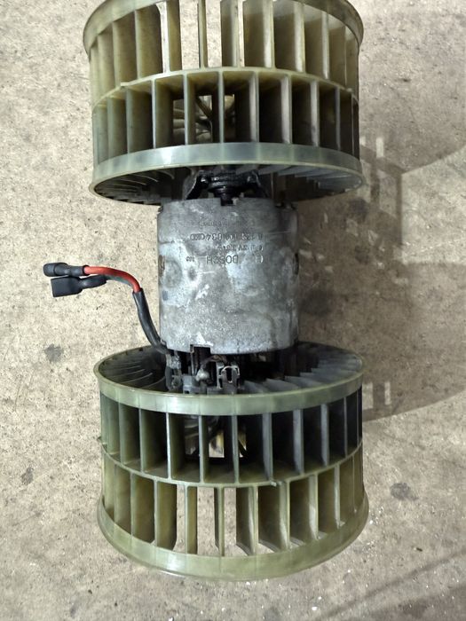 Моторче за парно мерцедес 124 оригинално!!