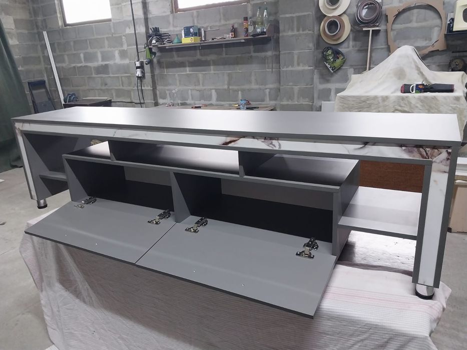 Продам тумбу под телевизор  60 000