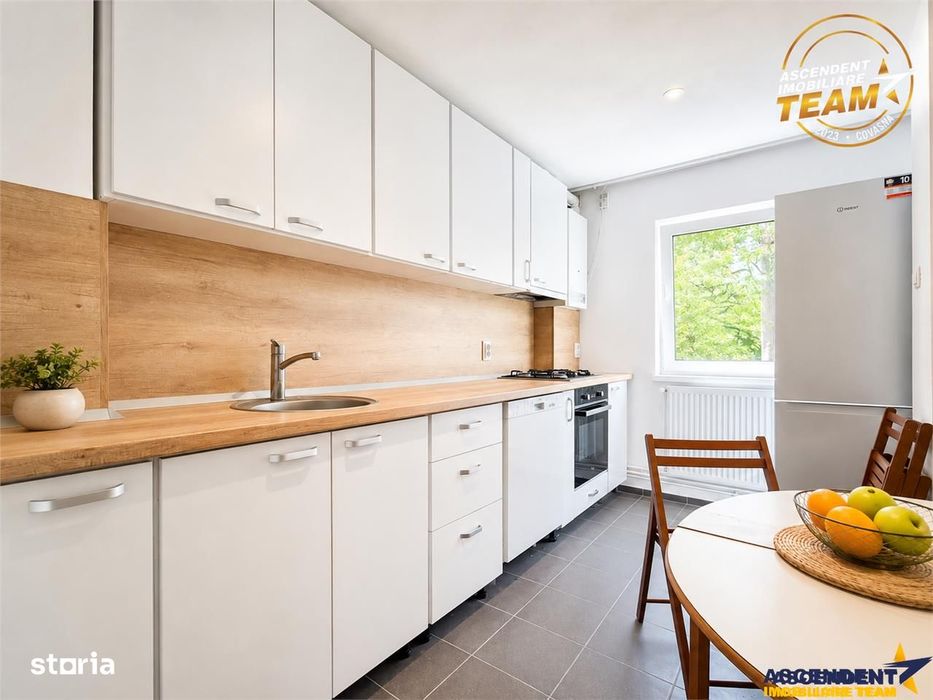 Confort,liniste,pozitie apreciabila: Apartament renovat,decomandat,3 c