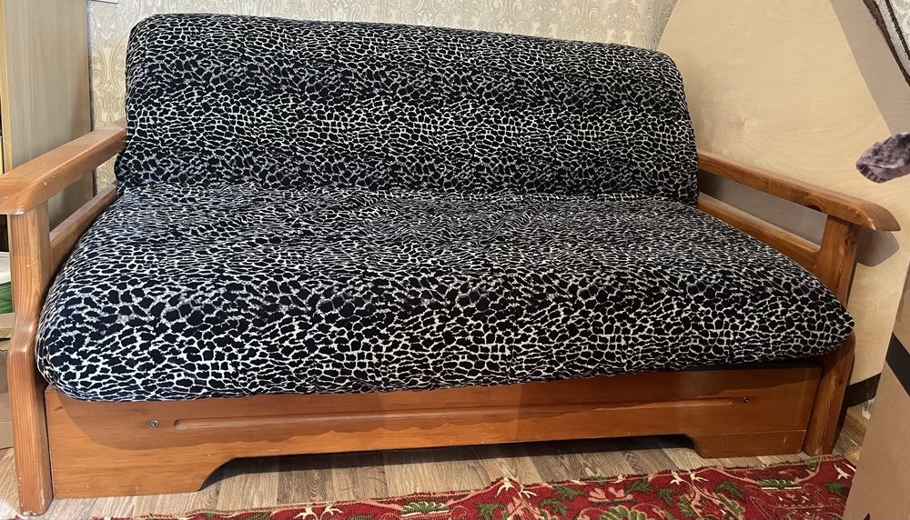 Продается диван 2/1