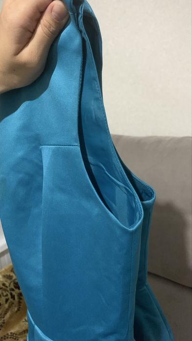 Платье из плотного атласа дешево