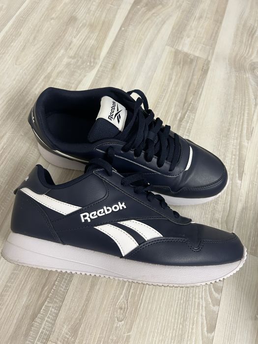 кроссовки фирмы Reebok