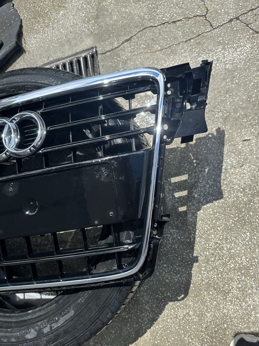 Audi A4 B8 07-011г Предна маска/Решетка