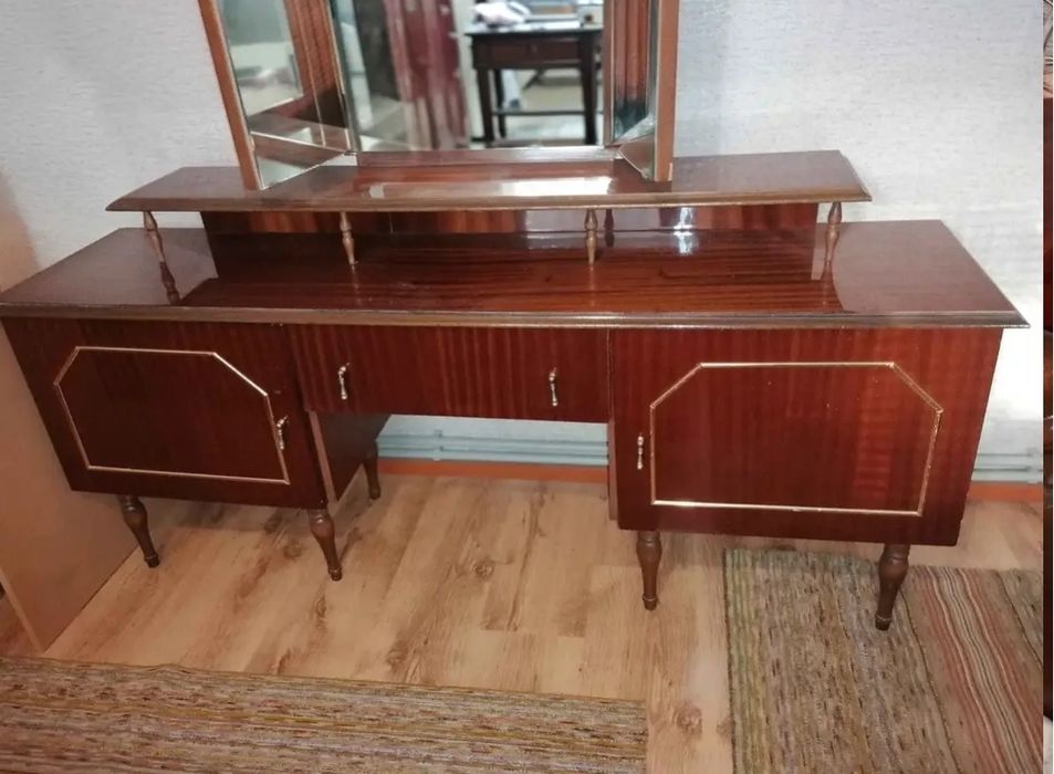 Запазено спално обзавеждане