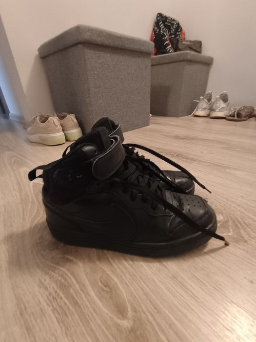 Adidași Nike puțin folosiți