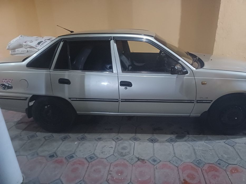 Nexia 1 sotiladi yili 2002 rangi metalika balon 80%