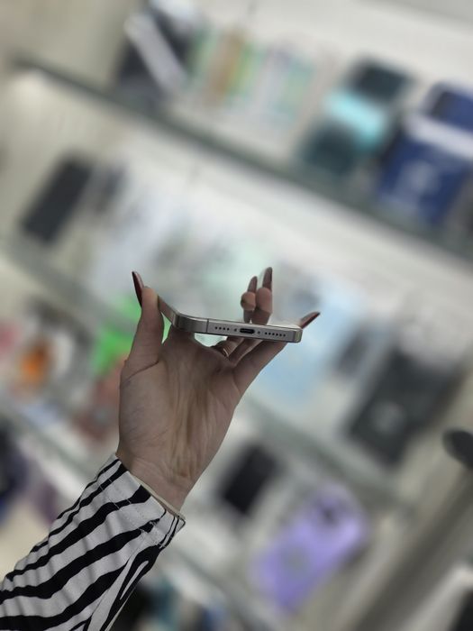 Humor GSM oferă spre vânzare / iPhone 15 Pro Max / 256 GB / Natural Titanium / Baterie 88% / Garanție 12 luni / Rate