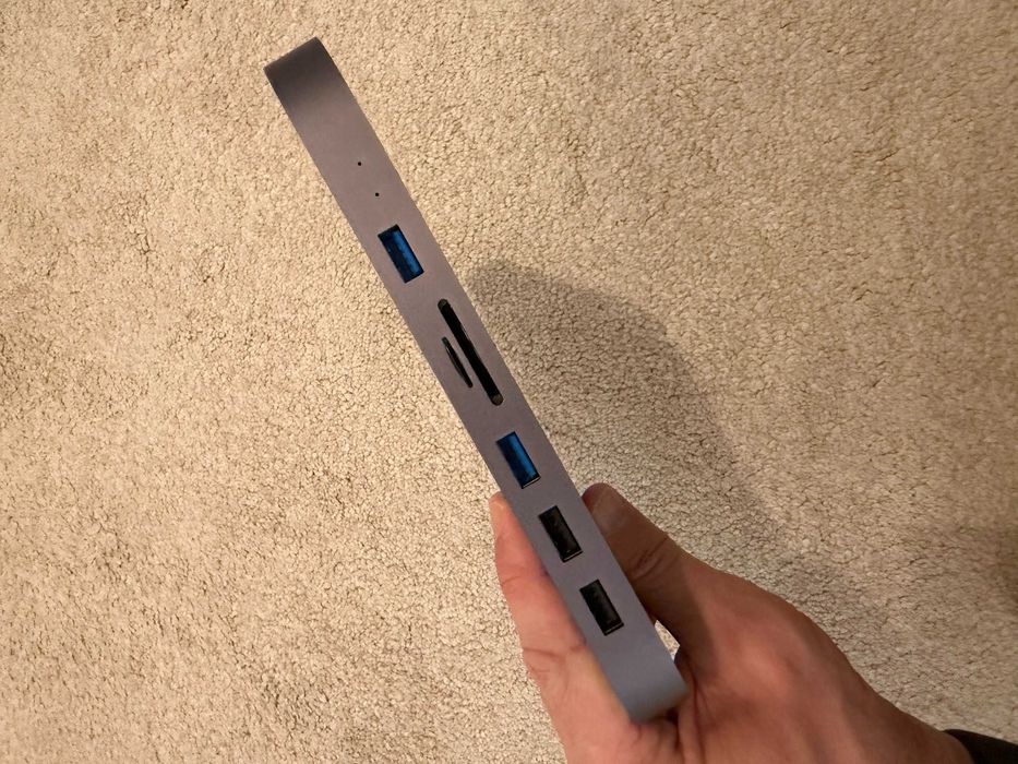Mac Mini M1 și Hub Satechi (Extensie Porturi + Spațiu Stocare)