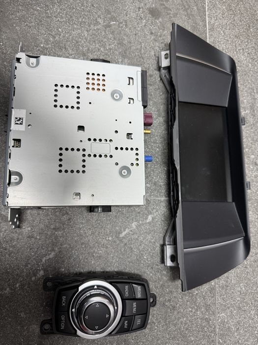 Vand navigafie originale mica bmw f10 seria 5 facelift  nbt